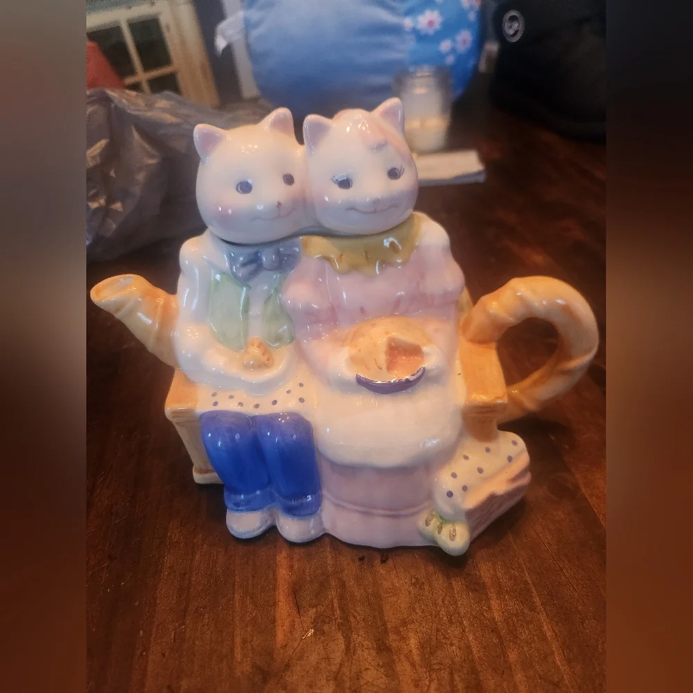 Vintage Applause Inc Charming Cat Couple Ceramic Teapot